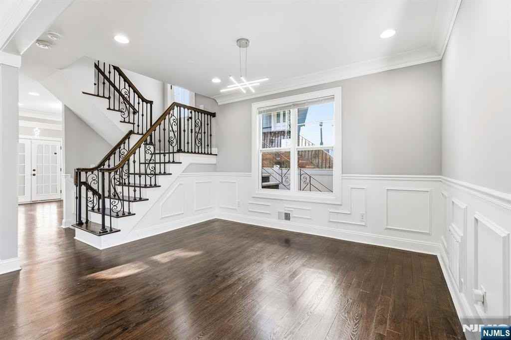 54 Lawton Ave - Photo 7 of 43