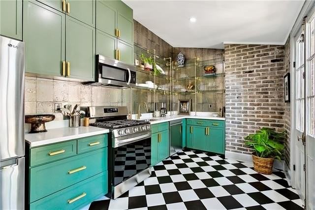 1013 6th St - Photo 3 of 12