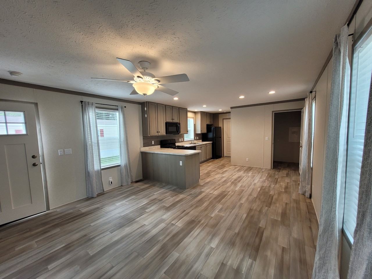 158 Friendly Blvd - Photo 3 of 11