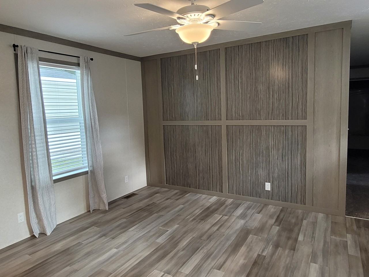 158 Friendly Blvd - Photo 4 of 11