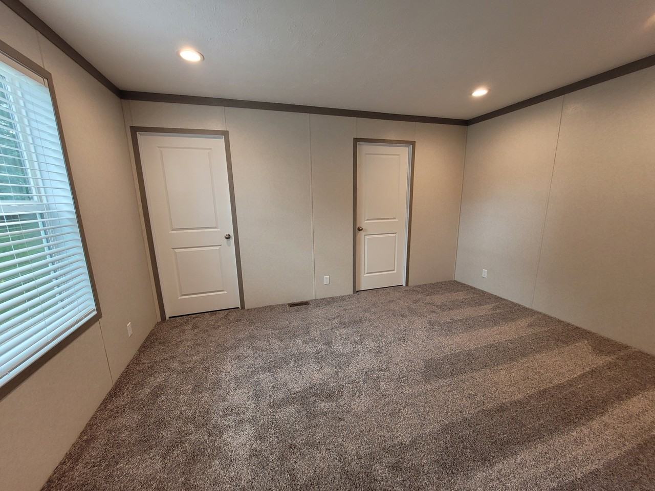 158 Friendly Blvd - Photo 5 of 11