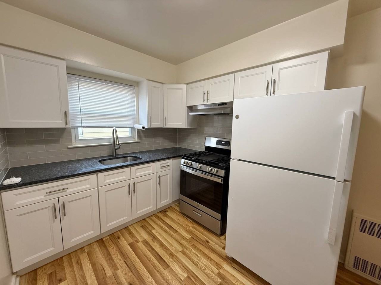 20316 42nd Ave #2ndFL - Photo 4 of 11