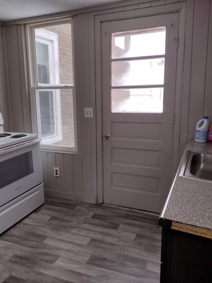 1124 Lenox Ave #2 - Photo 3 of 7