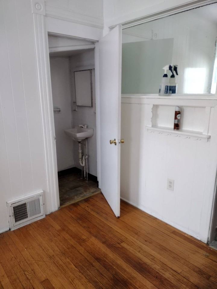 1124 Lenox Ave #2 - Photo 5 of 7