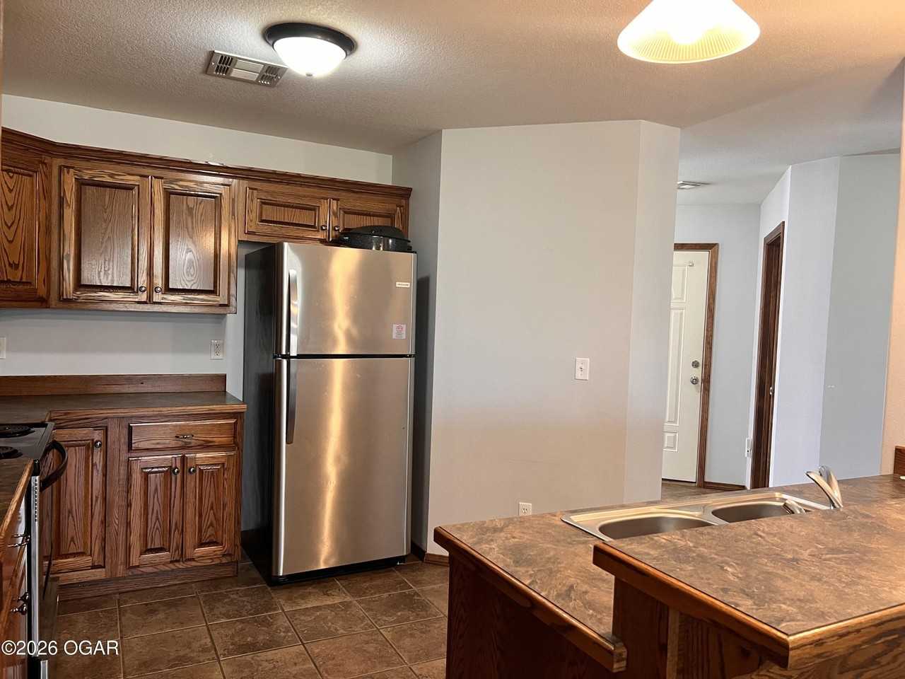 3313 S Kenser Ct - Photo 3 of 14