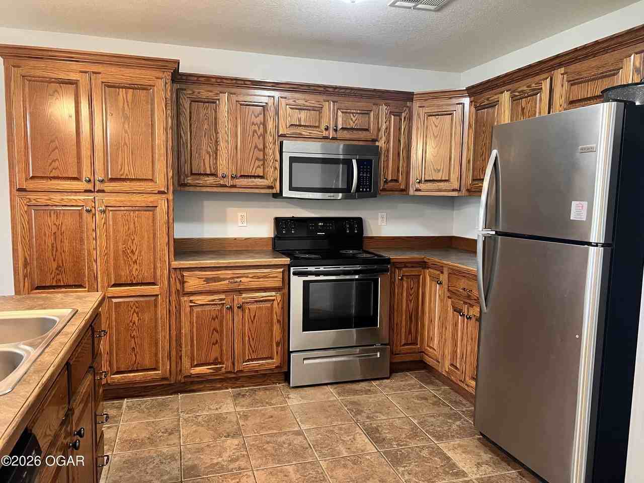 3313 S Kenser Ct - Photo 4 of 14