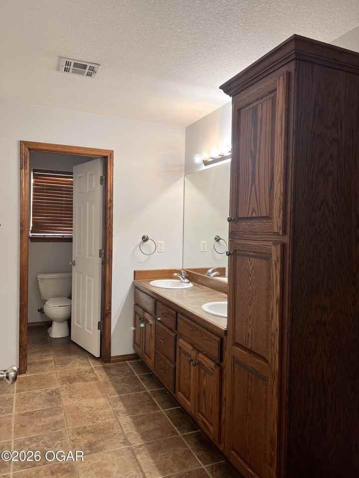 3313 S Kenser Ct - Photo 5 of 14