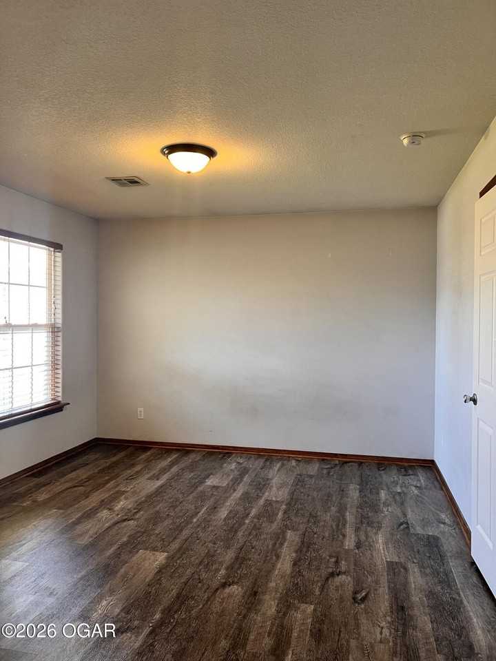 3313 S Kenser Ct - Photo 7 of 14