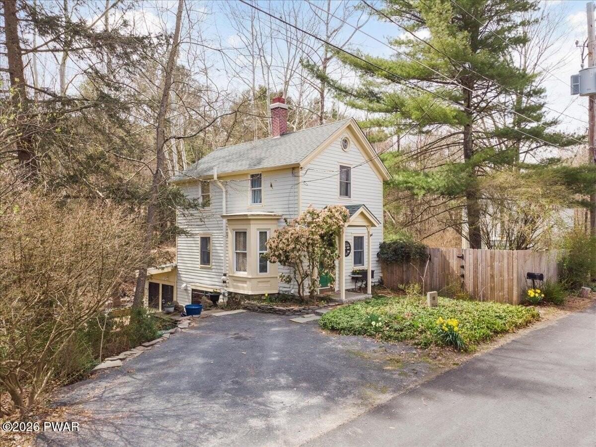 144 Sawkill Ave - Photo 4 of 38