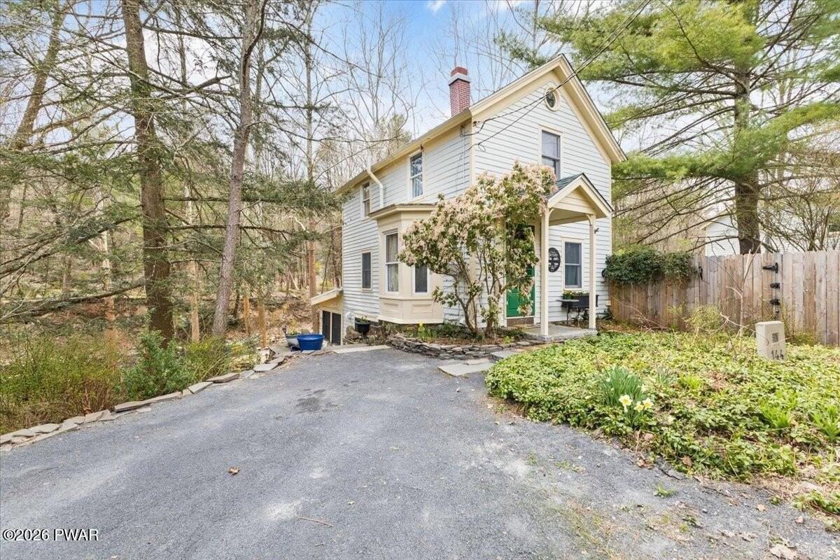 144 Sawkill Ave - Photo 5 of 38