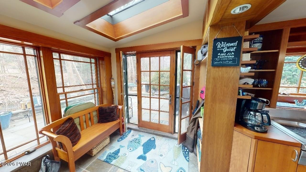 144 Sawkill Ave - Photo 6 of 38