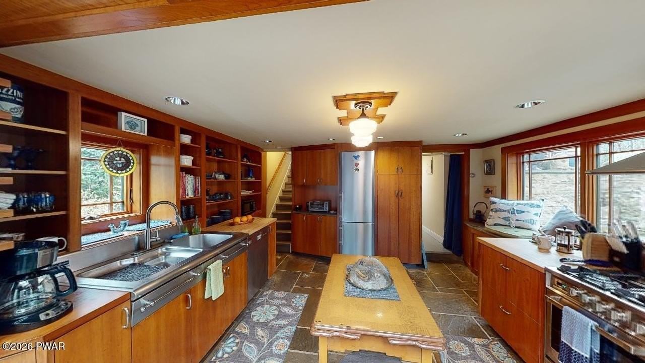 144 Sawkill Ave - Photo 7 of 38