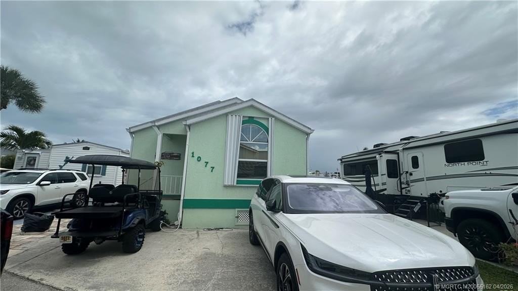 1077 Nettles Blvd - Photo 3 of 41