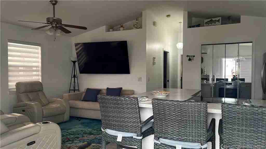 1077 Nettles Blvd - Photo 4 of 41