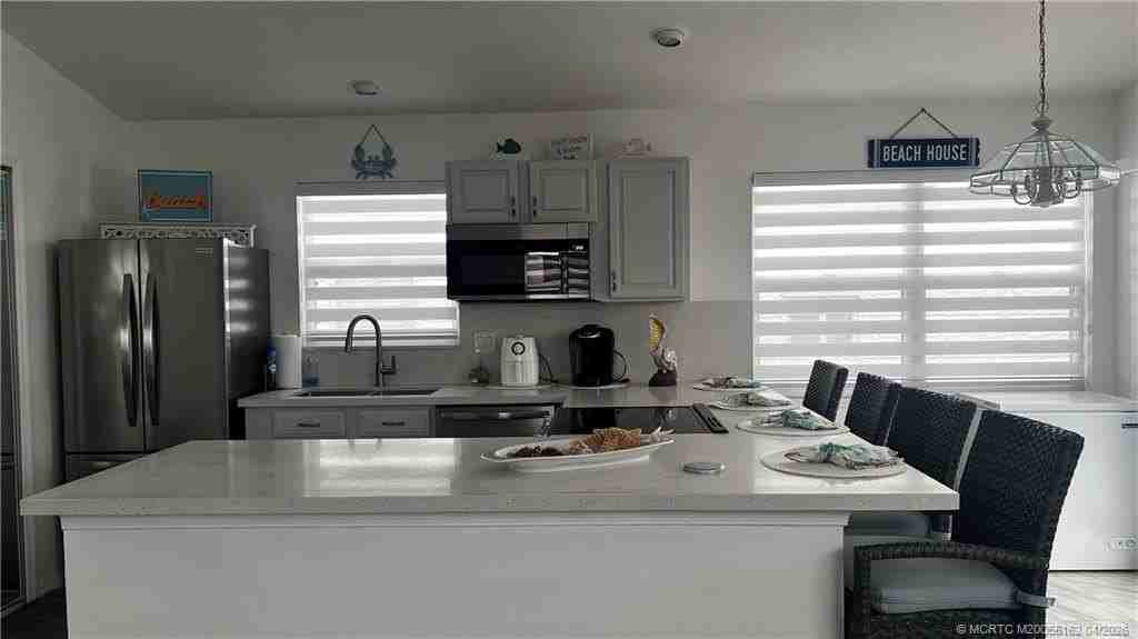 1077 Nettles Blvd - Photo 7 of 41