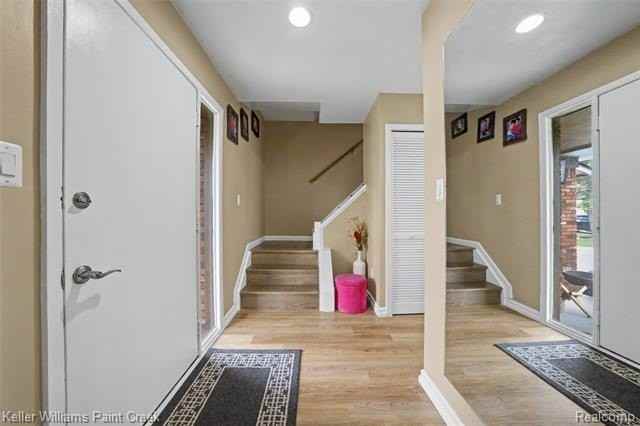 709 Denham Ln - Photo 3 of 27