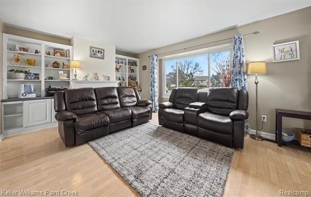 709 Denham Ln - Photo 4 of 27