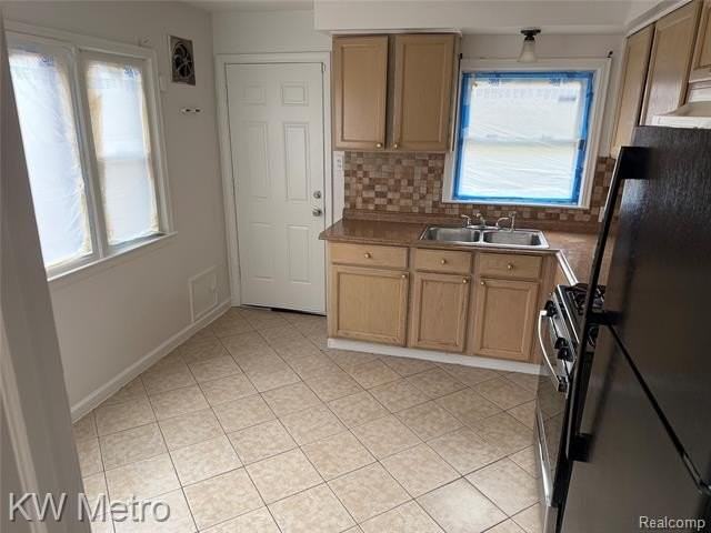 386 Amherst St - Photo 2 of 12