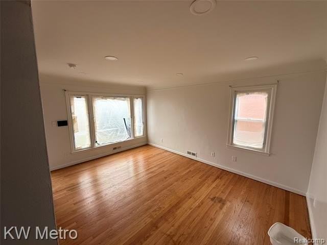 386 Amherst St - Photo 4 of 12