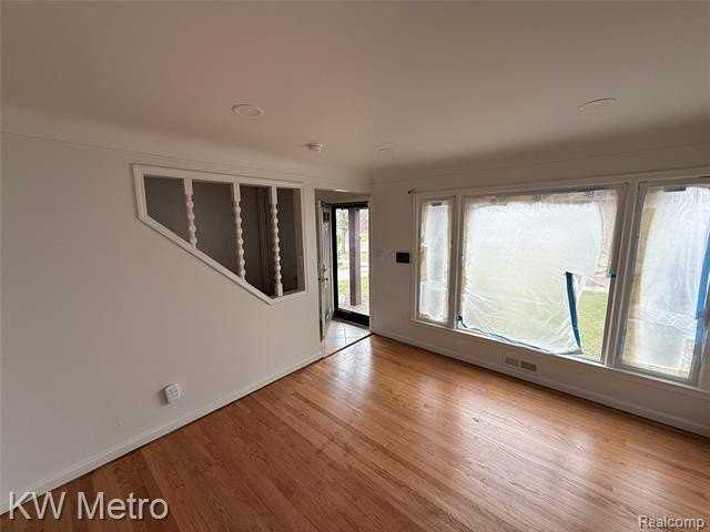 386 Amherst St - Photo 5 of 12