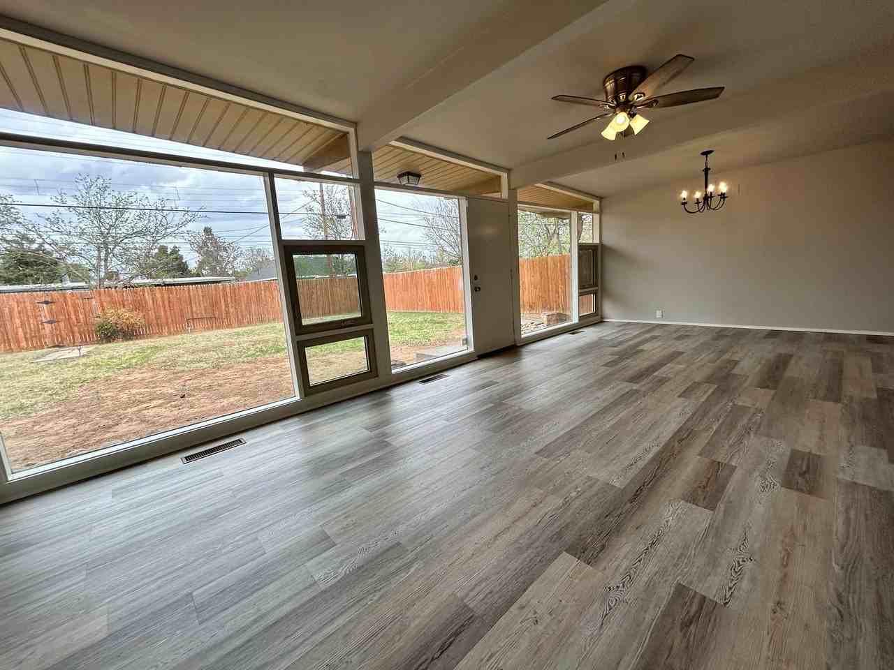 2514 47th St - Photo 2 of 26