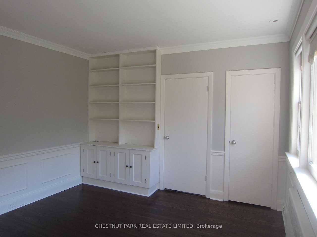 180 Strathgowan Avenue - Photo 3 of 5