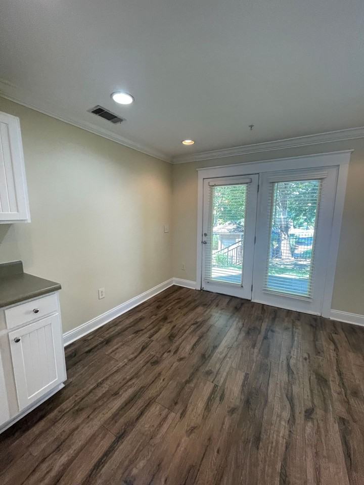 Two Bedrooms Available in this Three Bedroom Flat, Male Applicants! - Photo 4 of 11