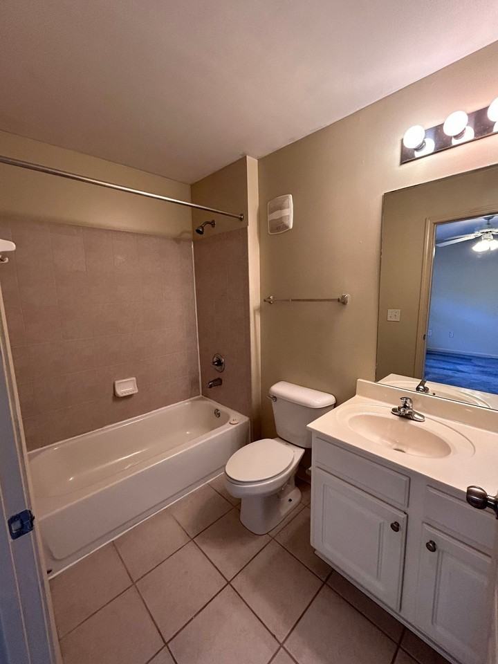 Two Bedrooms Available in this Three Bedroom Flat, Female Applicants! - Photo 2 of 14