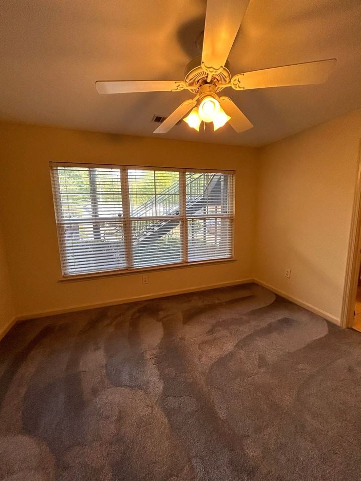 Two Bedrooms Available in this Three Bedroom Flat, Female Applicants! - Photo 3 of 14