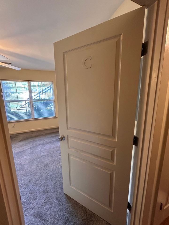 Two Bedrooms Available in this Three Bedroom Flat, Female Applicants! - Photo 5 of 14