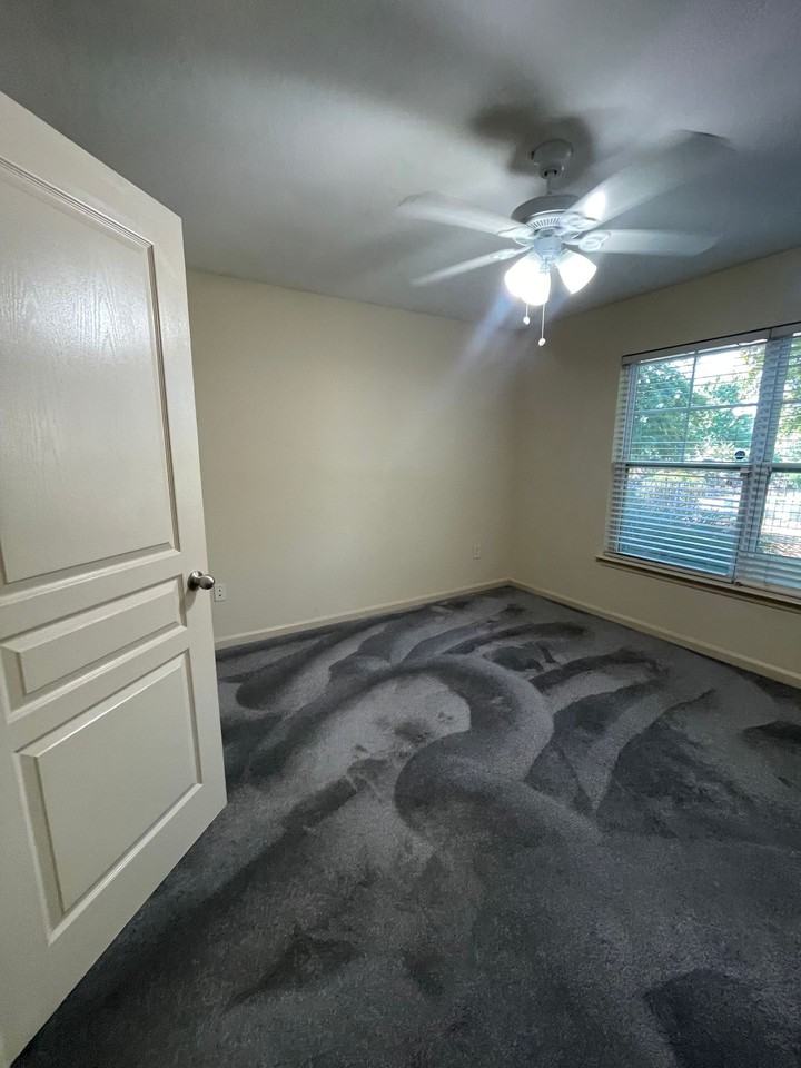 Two Bedrooms Available in this Three Bedroom Flat, Female Applicants! - Photo 7 of 14