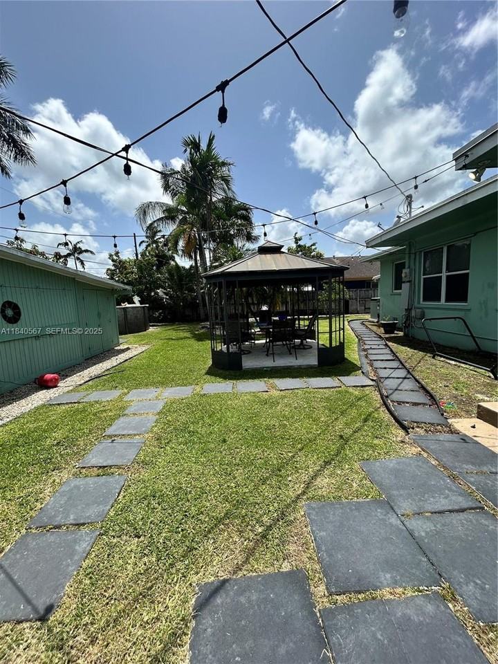 170 Northwest 18th Street - Photo 2 of 4