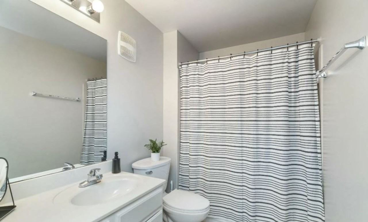 Two Bedrooms Available in this Three Bedroom Flat, Female Applicants! - Photo 6 of 9