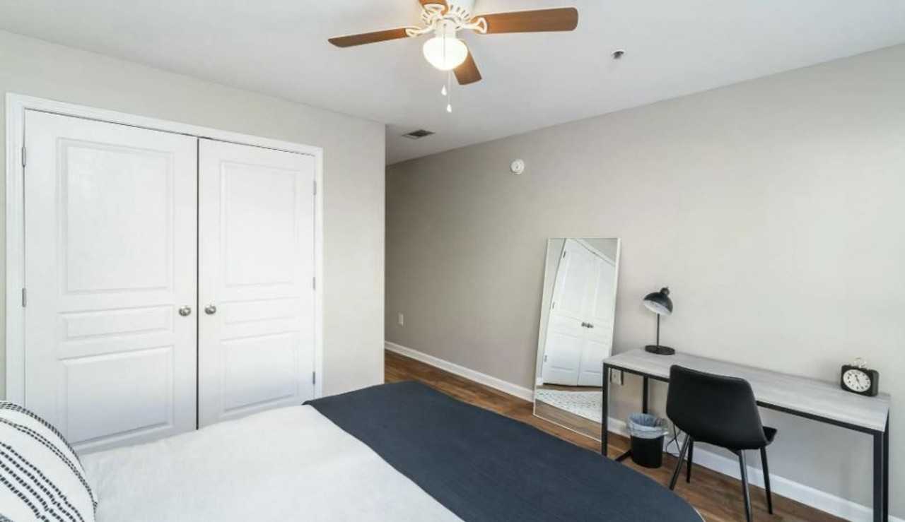 Two Bedrooms Available in this Three Bedroom Flat, Female Applicants! - Photo 7 of 9