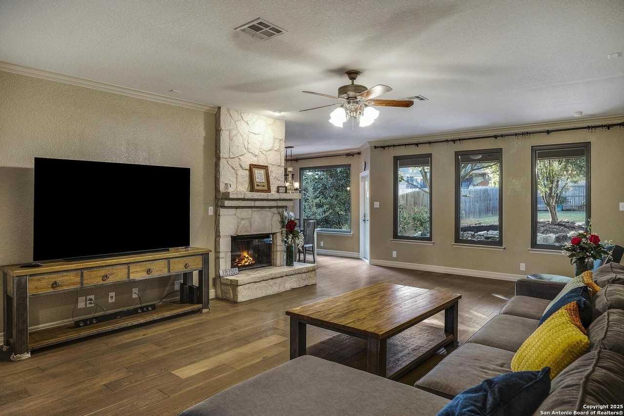 3133 Soledad Ln - Photo 4 of 24