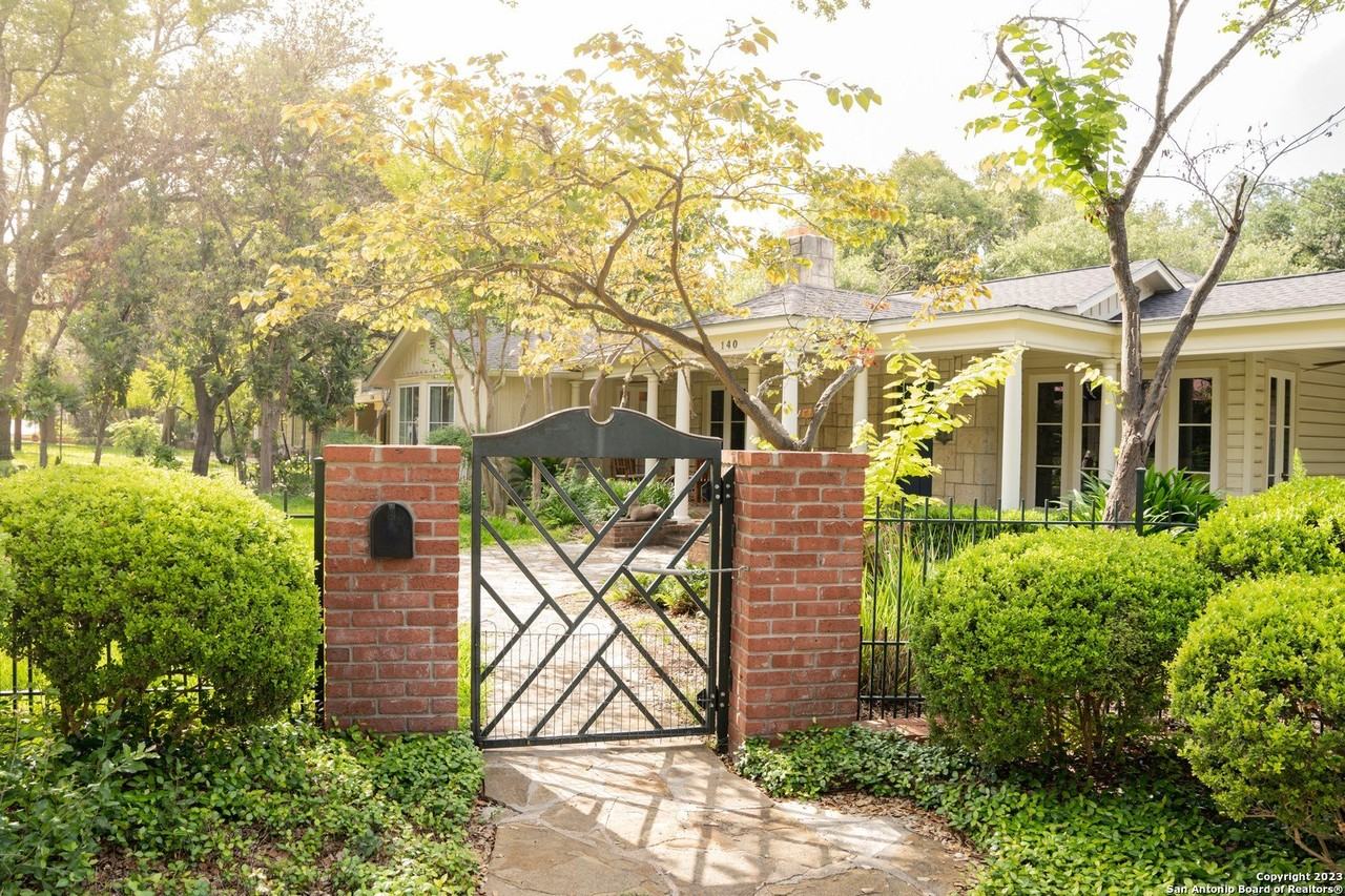 140 W Fair Oaks Pl - Photo 2 of 33