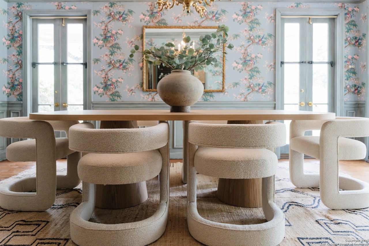 140 W Fair Oaks Pl - Photo 4 of 33