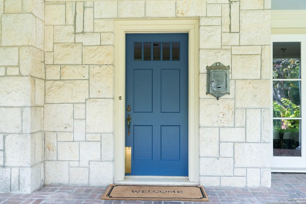 140 W Fair Oaks Pl - Photo 5 of 33