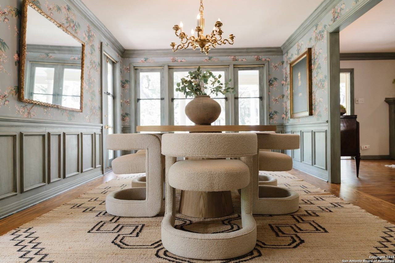 140 W Fair Oaks Pl - Photo 7 of 33