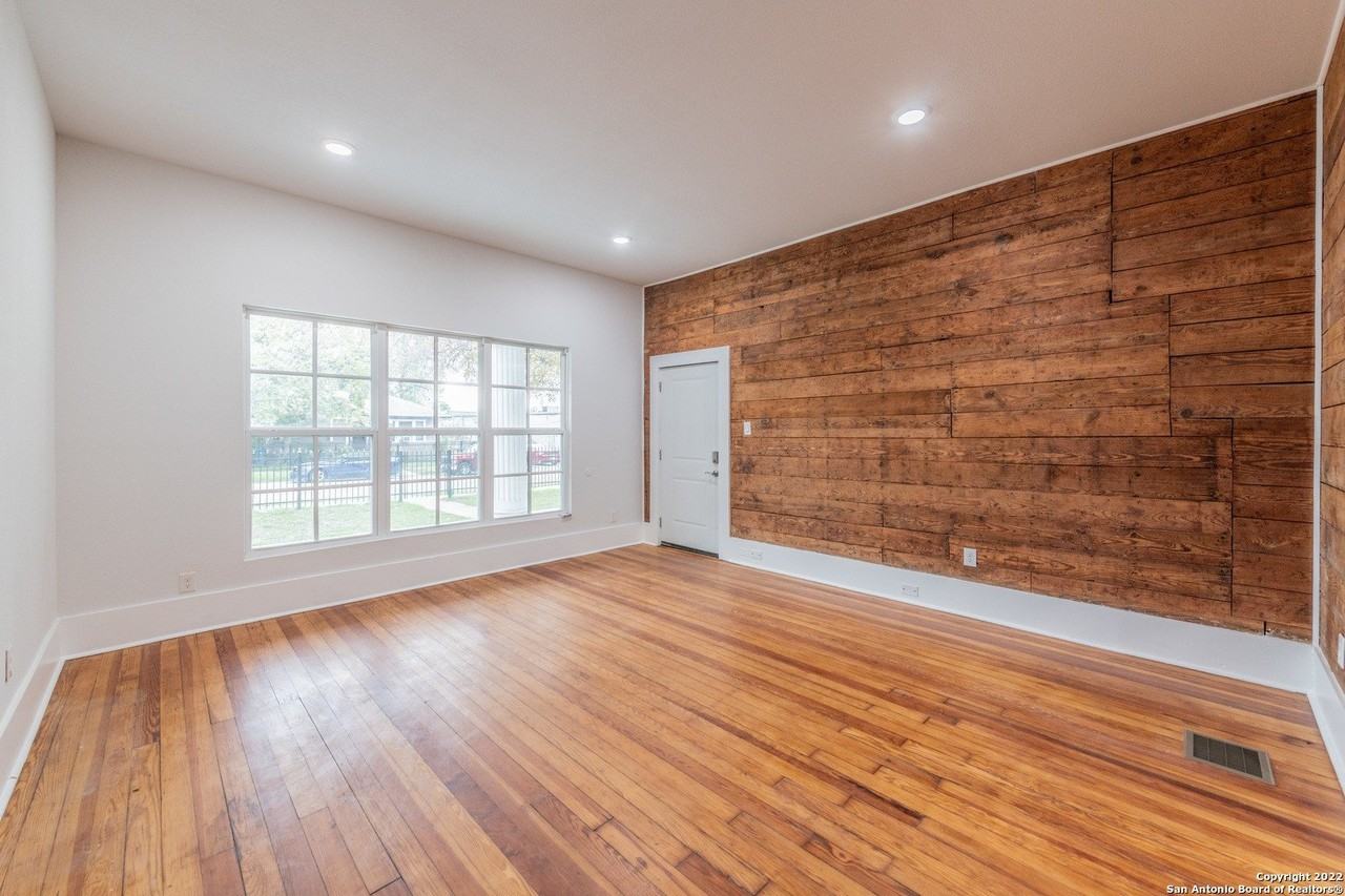 121 E Highland Blvd Unit 101 - Photo 5 of 25