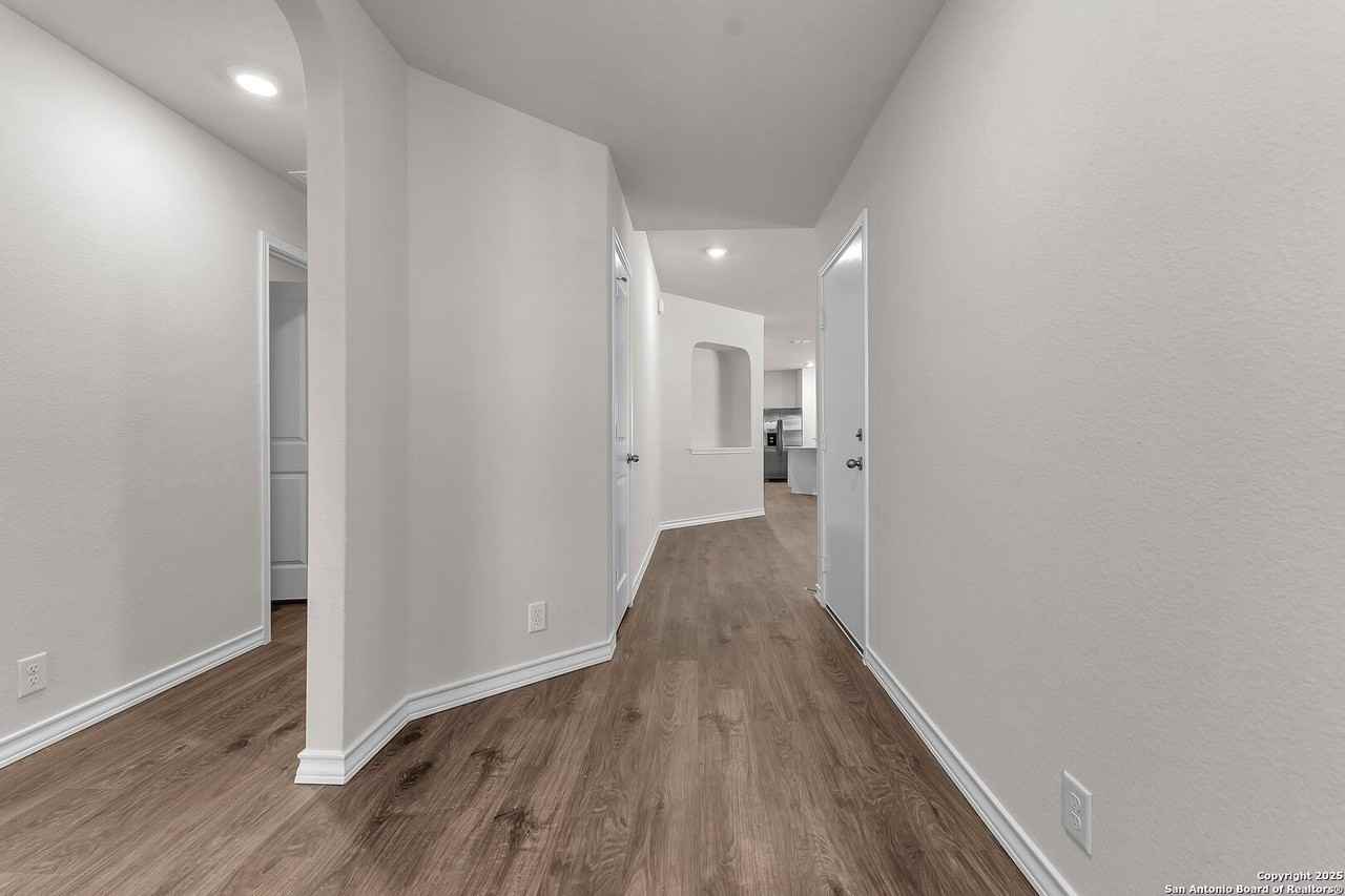 1719 Lavender Crk - Photo 4 of 39