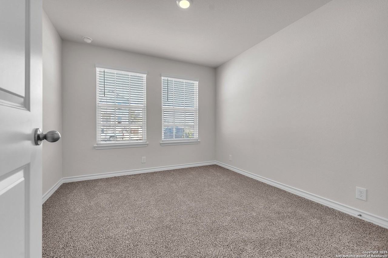 1719 Lavender Crk - Photo 5 of 39