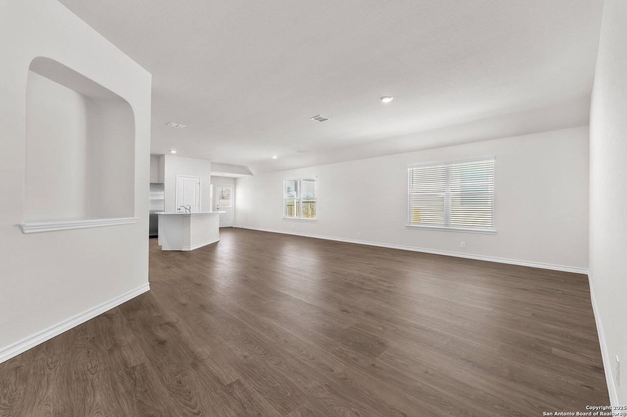 1719 Lavender Crk - Photo 6 of 39