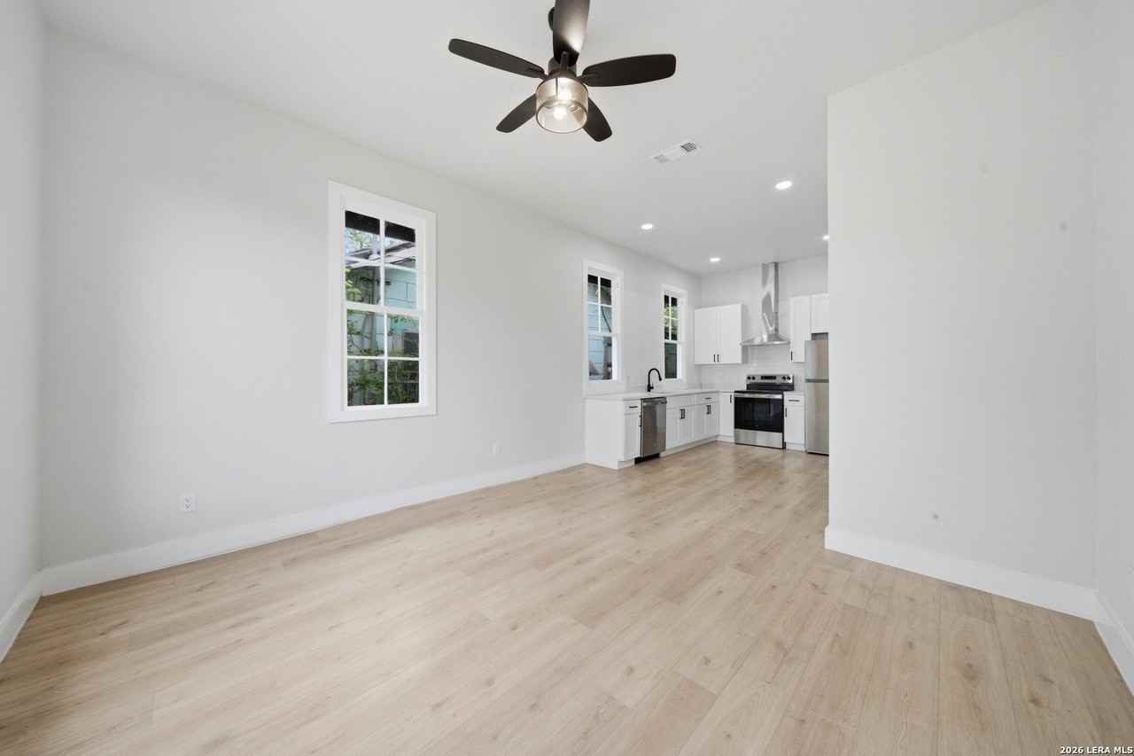 1225 Burnet St Unit 101 - Photo 4 of 16