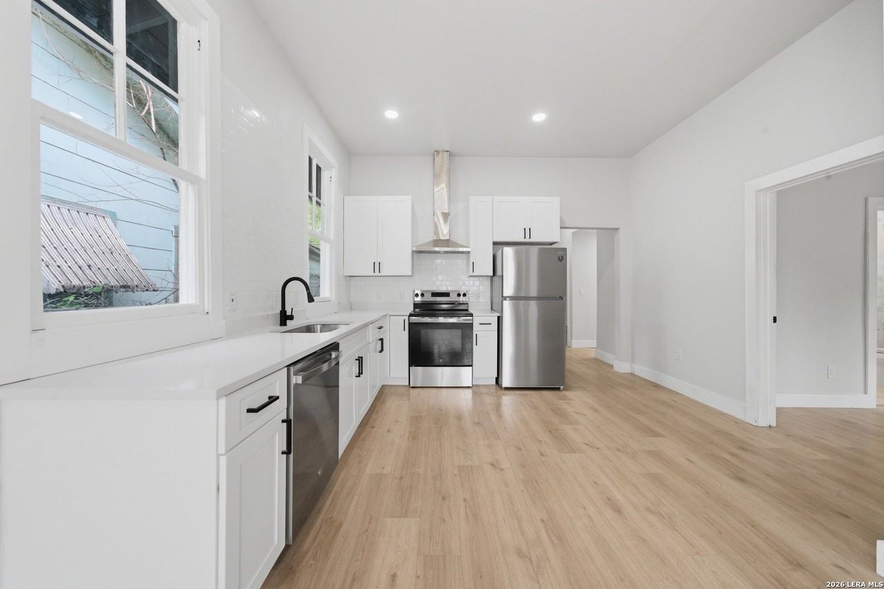 1225 Burnet St Unit 101 - Photo 5 of 16