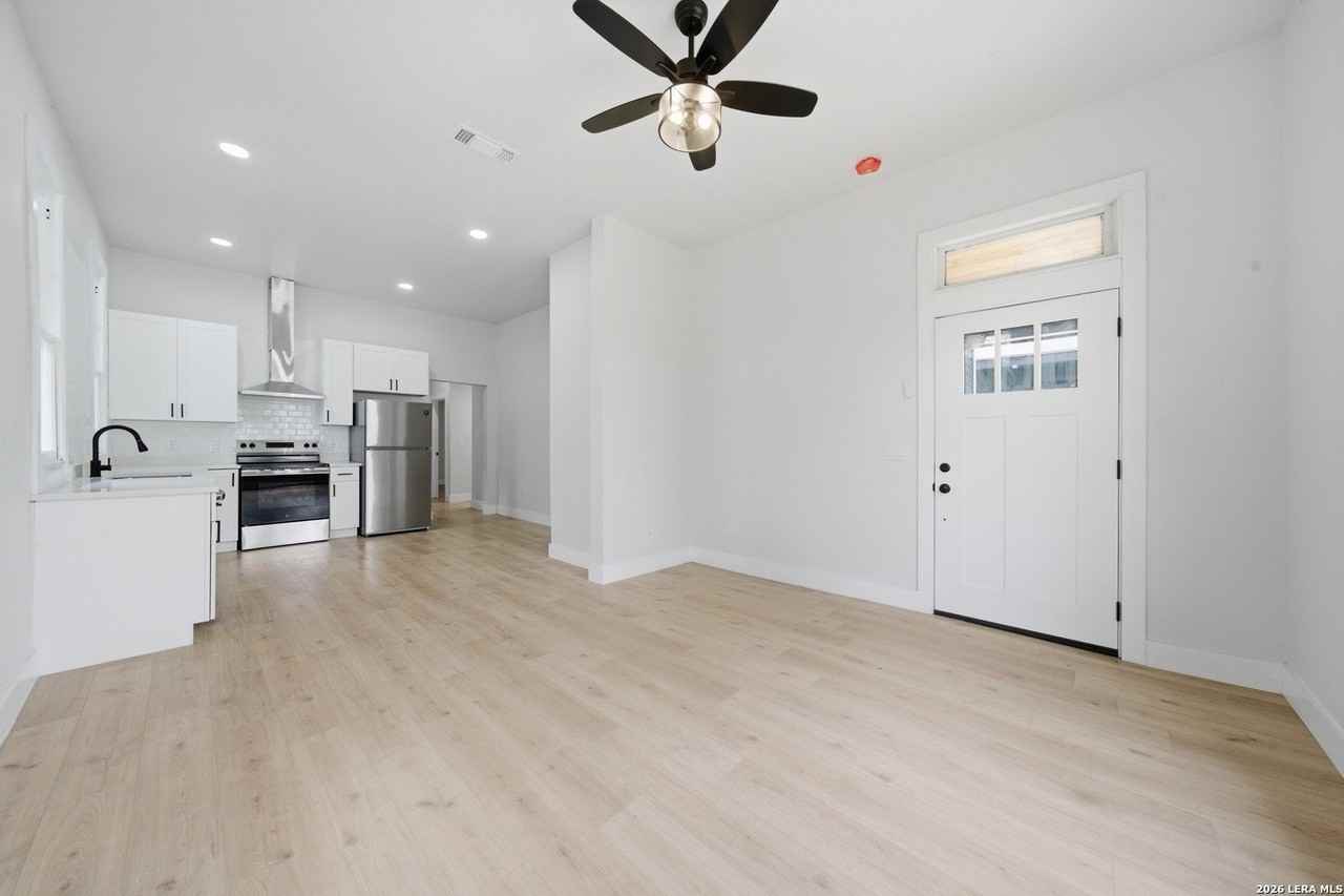 1225 Burnet St Unit 101 - Photo 6 of 16