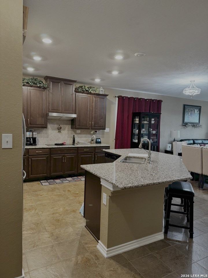 114 Colonial Blf - Photo 2 of 19