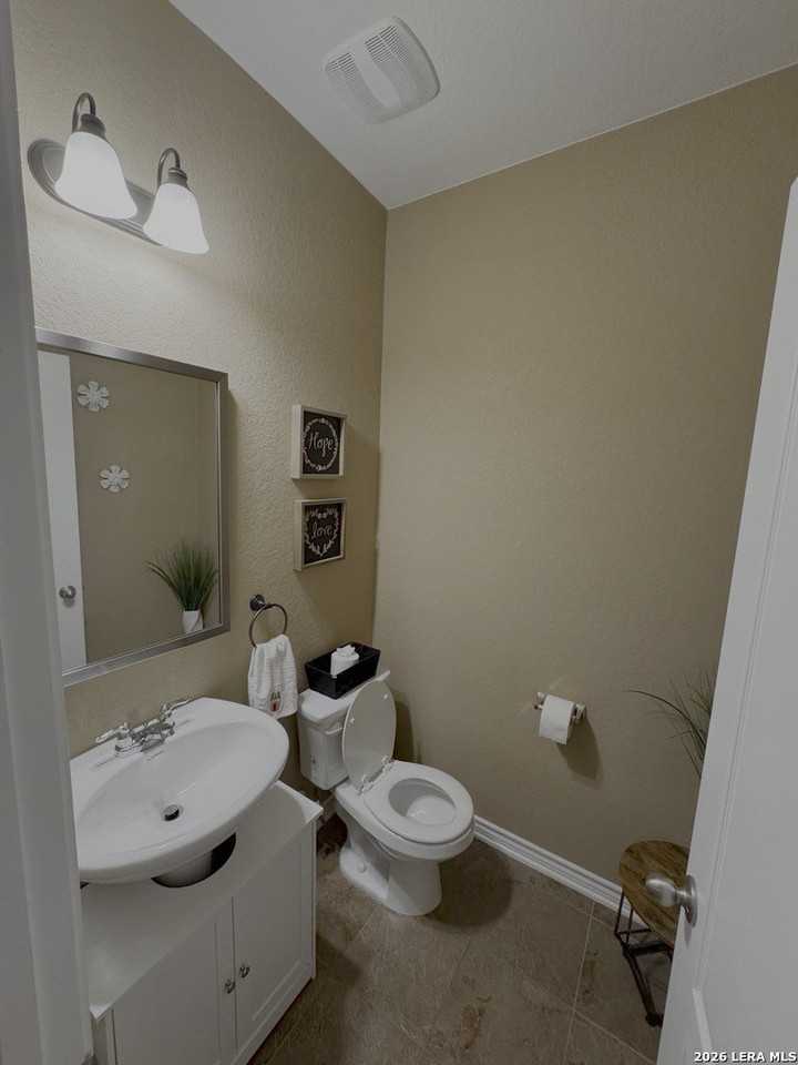 114 Colonial Blf - Photo 6 of 19