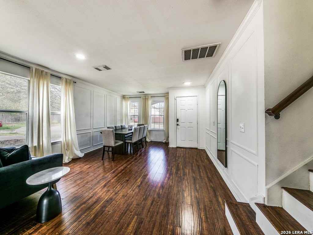 6606 Crestwood Ct - Photo 2 of 12