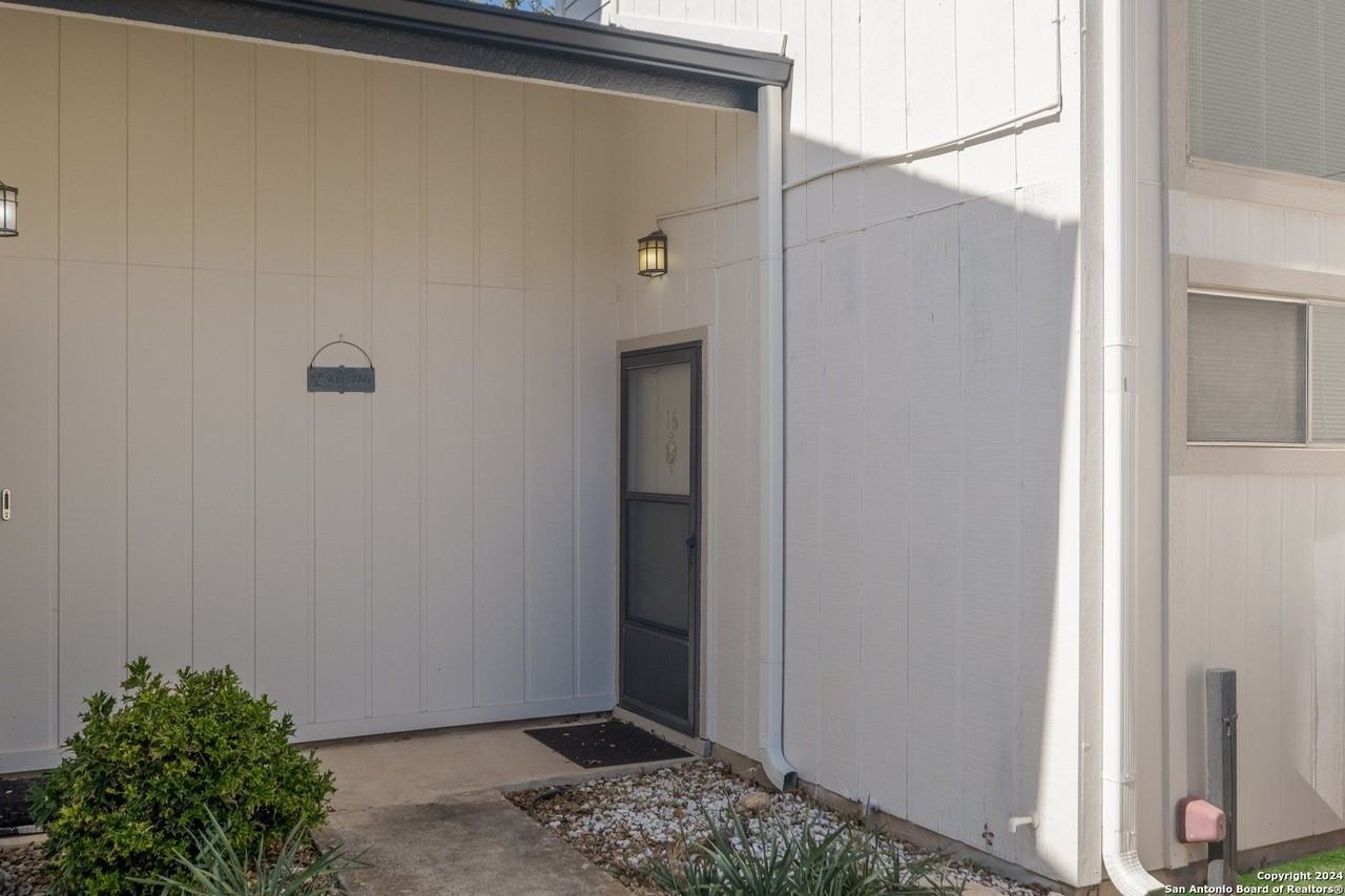 1135 Parkview Dr #C16 - Photo 3 of 23